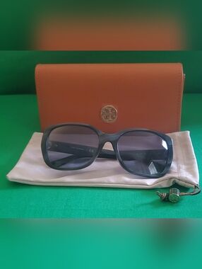 TORY BURCH Sunglasses